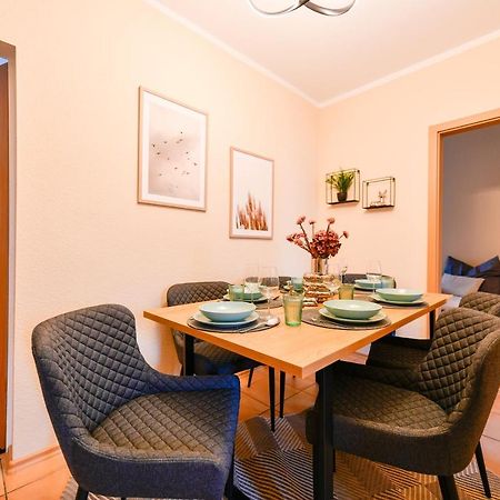 Fuerst-Pueckler-Apartment_Bis 6 Personen_Waschmaschine_Kueche_2X Parkplaetze_Terrasse_Netflix Cottbus Eksteriør billede
