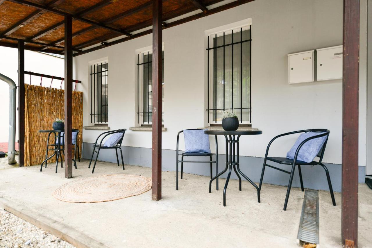 Fuerst-Pueckler-Apartment_Bis 6 Personen_Waschmaschine_Kueche_2X Parkplaetze_Terrasse_Netflix Cottbus Eksteriør billede
